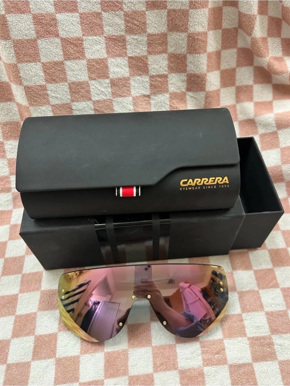 Carrera statement shield